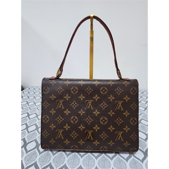 Authentic Louis Vuitton Monogram Canvas Concorde Bag - Picture 4 of 14